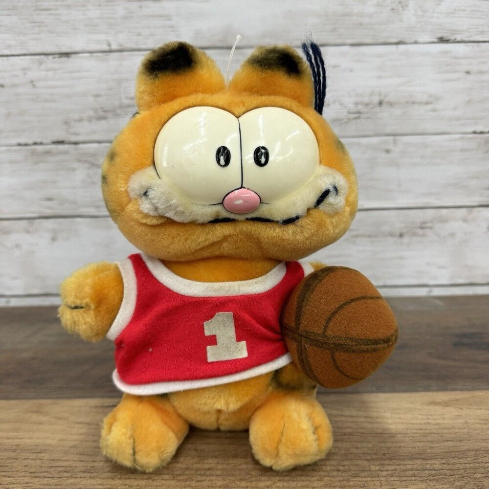 Vintage 1988 Birthday Garfield Dakin Shootin' Hoops Basketball Player Plush Toy